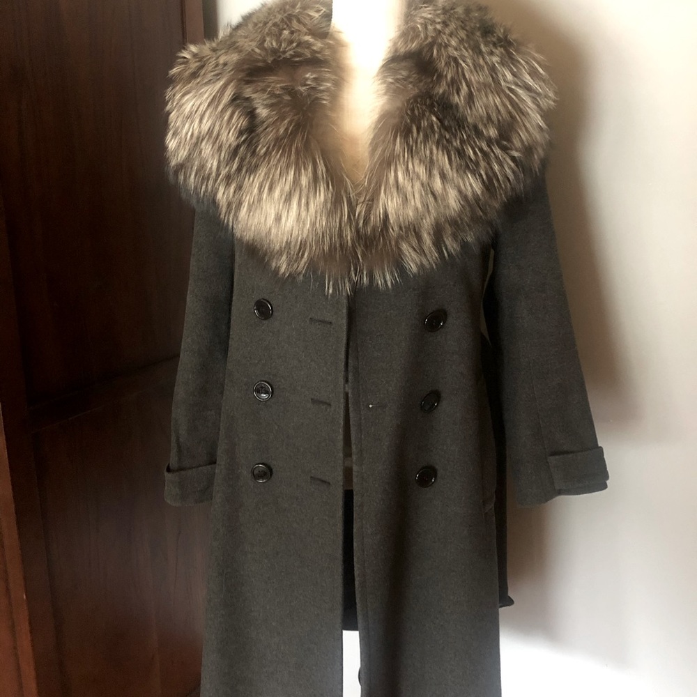 BURBERRY LONDON wool/cashmere belted coat with detachable fur collar.
